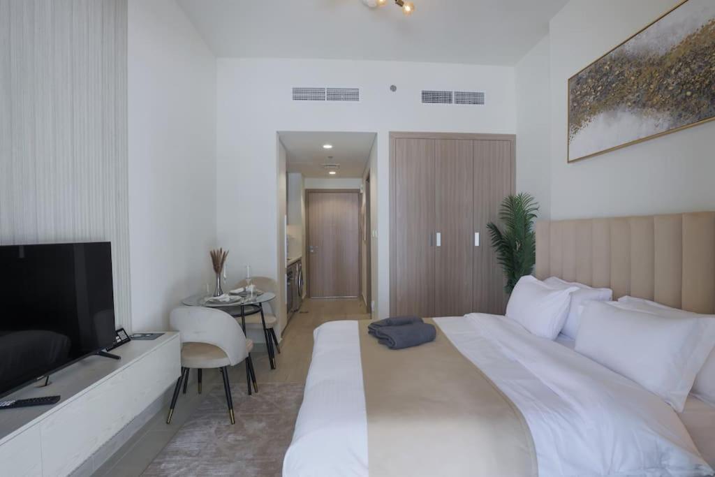 Elegant In Azizi Riviera Dubai